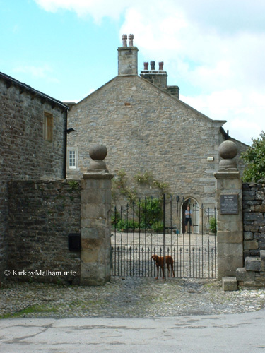 Calton Hall gates